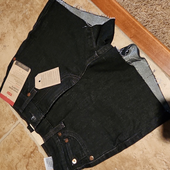 Levi's Pants - Levi's NWT black high-rise hypersonic jean shorts womans size 23